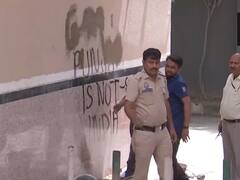 दिल्ली मेट्रो स्टेशन के बाहर लिखे खालिस्तानी नारों को पुलिस ने मिटाया, वायरल हो रहा वीडियो