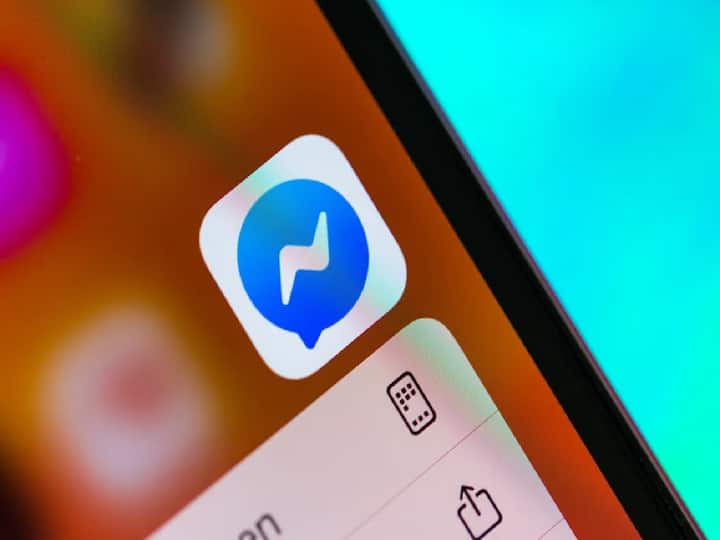 अनेकांना हे अॅप ओपन केल्यानंतर Messenger अॅपचा वापर करण्याची सूचना येत आहे.