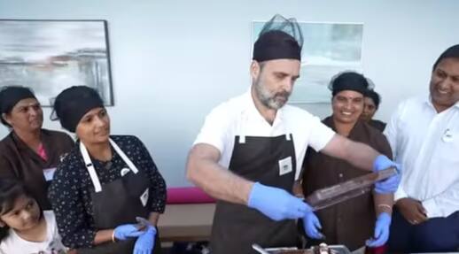 काँग्रेस खासदार राहुल गांधींनी तामिळनाडूच्या उटी येथील चॉकलेट कारखान्याला भेट दिली, तेथे कार्यरत सर्व महिलांचं त्यांनी कौतुक केलं आणि त्यांच्याकडून चॉकलेट बनवायचं ट्रेनिंग सुद्धा घेतलं.