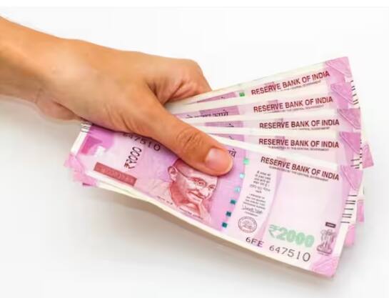 ਐਮਰਜੈਂਸੀ ਦੀ ਤਿਆਰੀ: ਕਿਸੇ ਵੀ ਸਮੇਂ ਐਮਰਜੈਂਸੀ ਪੈ ਸਕਦੀ ਹੈ। ਅਜਿਹੀ ਸਥਿਤੀ 'ਚ ਇਸ ਦੀ ਤਿਆਰੀ ਕਰਕੇ ਰੱਖਣੀ ਚਾਹੀਦੀ ਹੈ। ਘੱਟ ਤੋਂ ਘੱਟ ਜੋਖਮ 'ਤੇ ਧਿਆਨ ਕੇਂਦਰਿਤ ਕਰਦੇ ਹੋਏ ਤੁਹਾਨੂੰ ਐਮਰਜੈਂਸੀ ਲਈ ਫੰਡ ਇਕੱਠਾ ਕਰਨ ਅਤੇ ਸੰਕਟ ਤੋਂ ਬਾਹਰ ਨਿਕਲਣ ਦੀ ਤਿਆਰੀ ਕਰਦੇ ਰਹਿਣਾ ਚਾਹੀਦਾ ਹੈ।