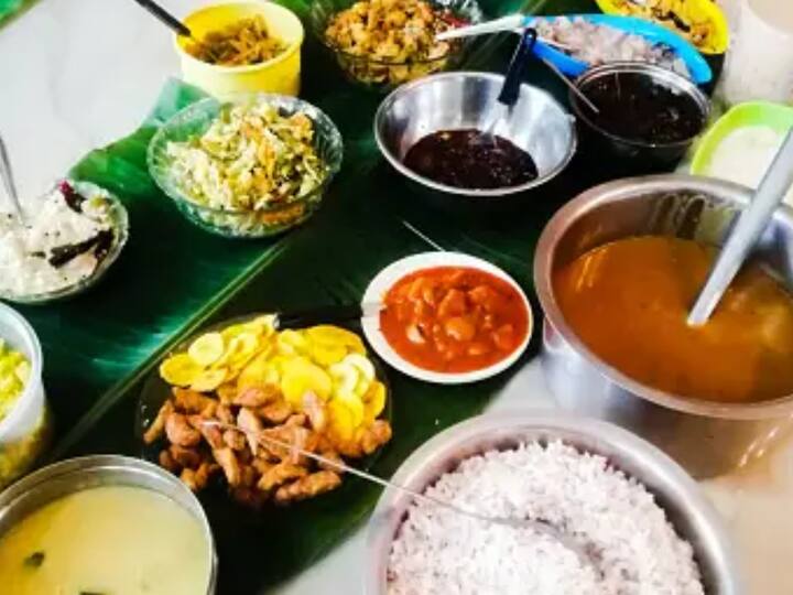 கேரளாவின் அறுவடை திருநாளான ஓணம்(Onam) பண்டிகையில் கொண்டாட பல்வேறு விசயங்கள் இருந்தாலும் ஓணம் சத்யாவில்(Onam Sadhya) கண்கவர், ருசியான உணவு வகைகள் மிகவும் பிரபலமானவை.