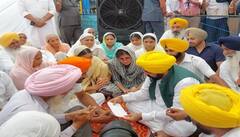 ਸੀਐਮ ਮਾਨ ਨੇ ਲੇਹ ਵਿਖੇ ਸ਼ਹੀਦ ਹੋਏ 2 ਬਹਾਦਰ ਜਵਾਨਾਂ ਦੇ ਵਾਰਸਾਂ ਨੂੰ ਵਿੱਤੀ ਸਹਾਇਤਾ ਵਜੋਂ 1 ਕਰੋੜ ਰੁਪਏ ਦੇ ਚੈੱਕ ਸੌਂਪੇ