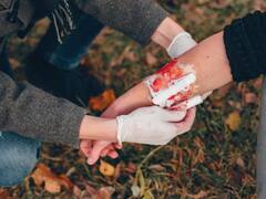 घाव लगने के बाद लगातार बहता रहता है खून? जल्दी बंद नहीं होती ब्लीडिंग? कहीं आपको ये बीमारी तो नहीं!