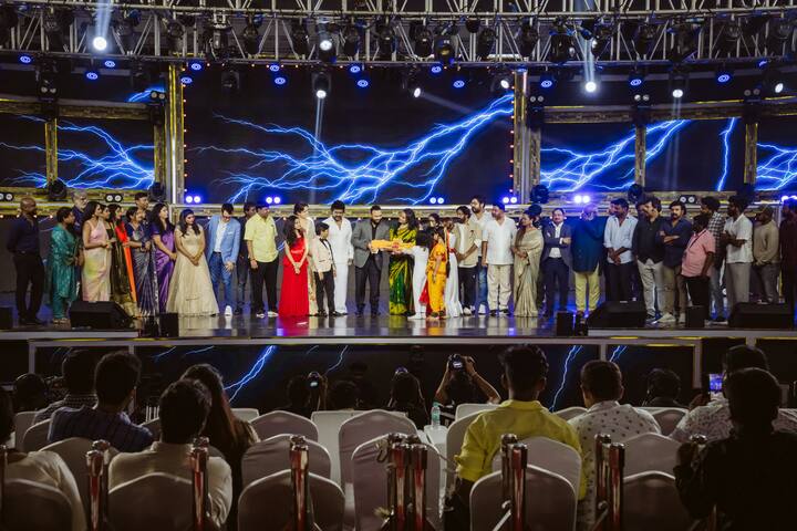 இப்படத்தின் இரண்டு பாடல்கள் சமீபத்தில் வெளியாகி கலவையான விமர்சனங்களை பெற்றது.