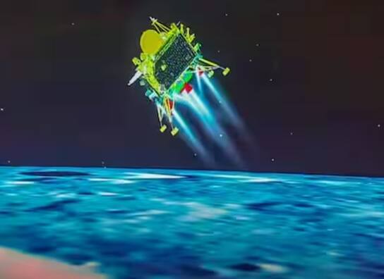 ਧੀਰਜ ਰੱਖਣਾ ਅਤੇ ਚੁਣੌਤੀਆਂ ਦਾ ਸਾਹਮਣਾ ਕਰਨਾ: ਚੰਦਰਯਾਨ-3 ਮਿਸ਼ਨ ਸਿਖਾਉਂਦਾ ਹੈ ਕਿ ਲੰਬੇ ਸਮੇਂ ਤੱਕ ਧੀਰਜ ਬਣਾਈ ਰੱਖਣਾ ਚਾਹੀਦਾ ਹੈ। ਜੇਕਰ ਤੁਸੀਂ ਲੰਬੇ ਸਮੇਂ ਲਈ ਨਿਵੇਸ਼ ਕਰ ਰਹੇ ਹੋ ਤਾਂ ਸਬਰ ਰੱਖਣ ਦੀ ਲੋੜ ਹੈ। ਕਿਸੇ ਨੂੰ ਉਤਰਾਅ-ਚੜ੍ਹਾਅ ਅਤੇ ਚੁਣੌਤੀਆਂ ਤੋਂ ਪਰੇਸ਼ਾਨ ਨਹੀਂ ਹੋਣਾ ਚਾਹੀਦਾ।