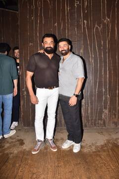 Gadar 2ની સક્સેસ પાર્ટીની તસવીરો આવી સામે, સની ભાઇ બૉબી અને દીકરા સાથે દેખાયો.....