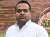 UP News: सपा के सोशल मीडिया हैंडलर मनीष जगन की मुश्किलें बढ़ीं, पकड़ने के लिए पुलिस लखनऊ में कर रही छापेमारी