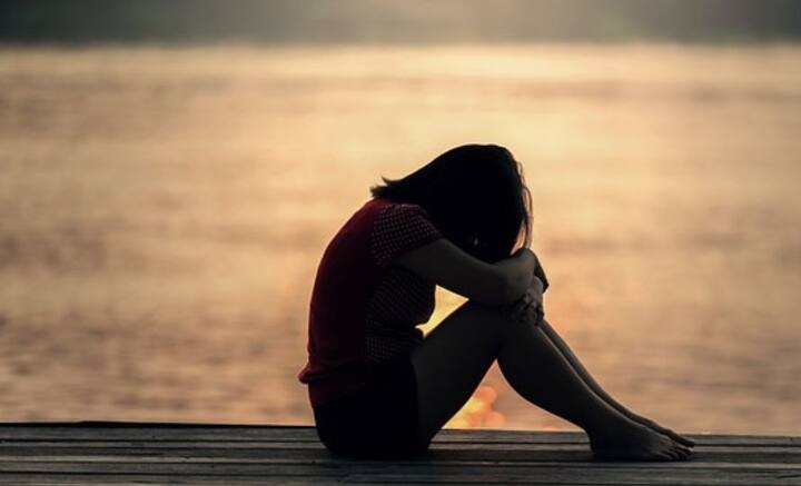 শুধু অতীত আঁকড়ে পড়ে থাকা বা স্মৃতিচারণে ভেসে যাওয়া নয়, প্রাক্তনের ফিরে আসার অপেক্ষা করেন এঁরা। ভাবেন নিজের ভুল বুঝতে পেরে একদিন না একদিন তাঁর কাছে ফিরবেনই প্রাক্তন। এক্ষেত্রে কিছু রাশির জাতকদের কথা বিশেষ ভাবে উল্লেখ্য।