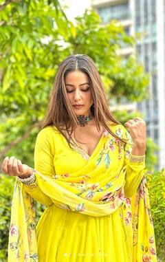 Hina Khan: ਐਥਨਿਕ ਲੁੱਕ 'ਚ ਹਿਨਾ ਖਾਨ ਨੇ ਇੰਟਰਨੈੱਟ 'ਤੇ ਮਚਾਇਆ ਹੰਗਾਮਾ, ਯੈਲੋ ਸੂਟ ਪਾ ਕੇ ਦਿੱਤੇ ਕਿਲਰ ਪੋਜ਼