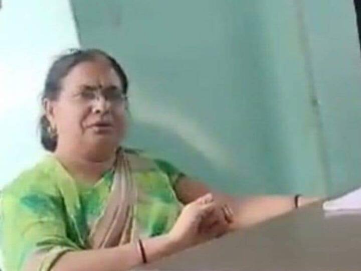 Muzaffarnagar School Video UP Minorities Commission Called Neha Public School Teacher Tripta Tyagi And Asked Report To DM Muzaffarnagar School Video: मुजफ्फरनगर में स्कूल टीचर तृप्ता त्यागी की बढ़ीं मुश्किलें, यूपी अल्पसंख्यक आयोग ने बुलाया