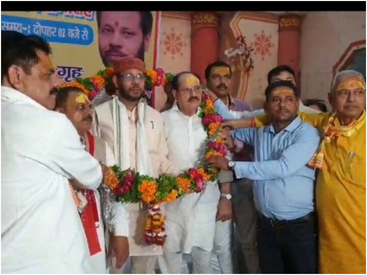 Samajwadi Party leader Manoj Pandey told Brahmins the key to power during Brahmin gathering and felicitation ceremony in Unnao ANN UP Politics: ब्राह्मण एकजुटता पर समाजवादी पार्टी का ध्यान, सपा नेता मनोज पांडेय ने ब्राह्मणों को बताया सत्ता की चाबी
