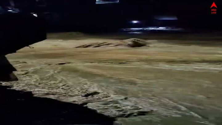 প্রবল বর্ষণের (Heavy Rain) জেরে ফের আশঙ্কা মুখে উত্তরবঙ্গের এই এলাকা(North Bengal)।