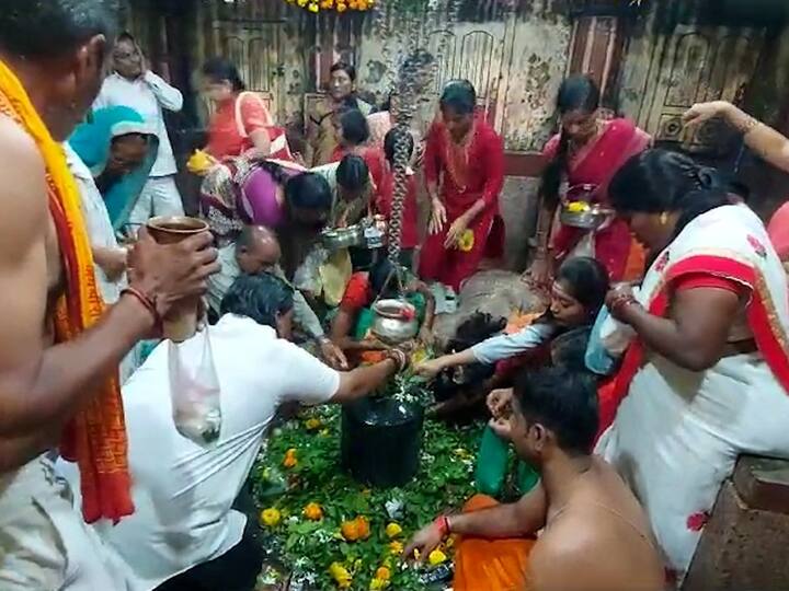 विशेष म्हणजे पहिल्या श्रावण सोमवारी सुद्धा अशीच काही गर्दी पाहायला मिळाली होती.