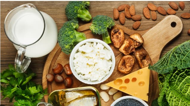 उच्च रक्तदाब, वृद्धत्व इत्यादीमुळे कॅल्शियमचे प्रमाण वाढू शकते. अशा  लोकांनी त्यांच्या कॅल्शियमच्या सेवनाकडे लक्ष दिले पाहिजे.