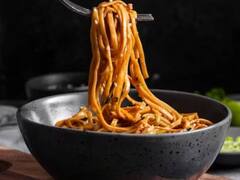 Mixed Chowmein: घर पर बनाएं चिकन और अंडे से बना मिक्स चाउमिन, बच्चों को खूब आएगा पसंद