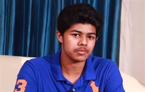 விஜய்யின் மகன் சஞ்சய் வெளிநாட்டில் சினிமா ரீதியான படிப்பை படித்து வந்தார்.  இவர் இயக்கி நடித்த குறும்படத்தின் வீடியோ சமூக வலைதளத்தில் வெளியாகி பேசு பொருளானது.