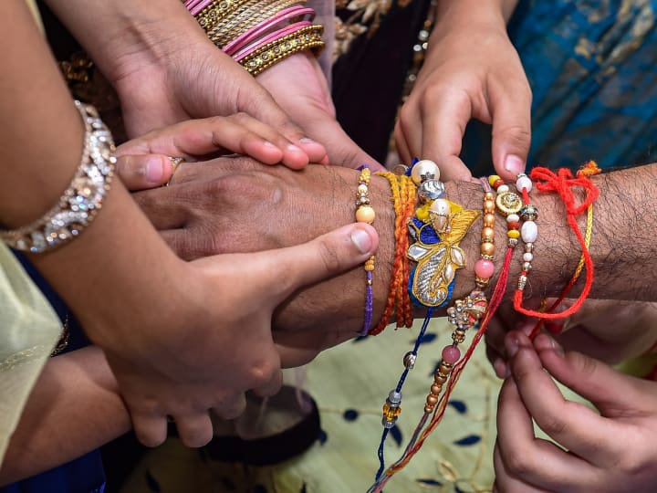 Confusion over tying of rakhi continues, 31st in Dakor, 30th August in ISKCON temple રાખડી બાંધવાને લઈ મૂંઝવણ યથાવત, ડાકોર-દ્વારકામાં 31 તો ઇસ્કોન મદિરમાં 30 ઓગસ્ટે ઉજવણી
