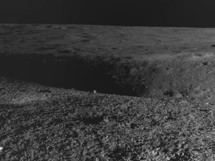 जब चांद पर गहरे गड्ढे के पास जा पहुंचा प्रज्ञान रोवर, ISRO ने जारी की तस्वीरें