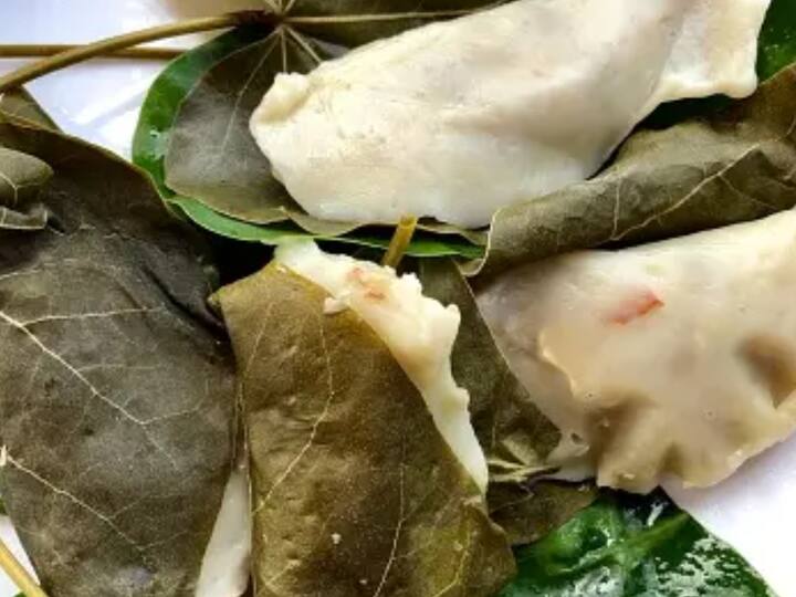 தேங்காய் பூர்ணம் செய்ய: வெல்லம் - 200 கிராம், நெய் - 3 தேக்கரண்டி, துருவிய தேங்காய் - 1 கப், ஏலக்காய் தூள் - 1/2 தேக்கரண்டி, தண்ணீர் இலை. அடை செய்ய: அரிசி மாவு - 1 கப், நெய் - 1 தேக்கரண்டி, வாழை இலை, உப்பு, தண்ணீர், தேங்காய் பூர்ணம்