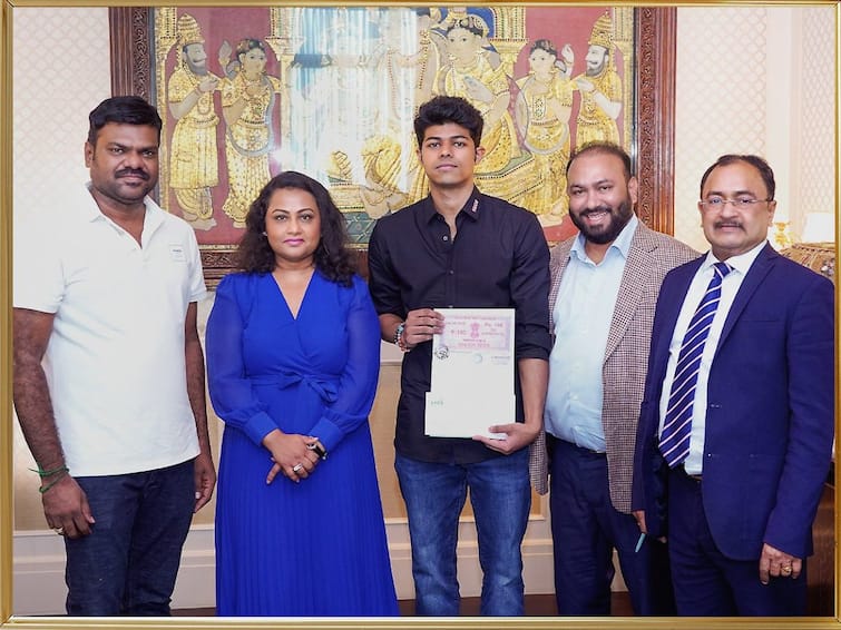 Thalapathy Vijay Son Jason Sanjay Debuting As Director Lyca Productions to Produce This Prestegious Movie Jason Sanjay: దర్శకుడిగా దళపతి విజయ్ కొడుకు - లైకా ప్రొడక్షన్స్‌తో మొదటి సినిమా ప్రకటన!