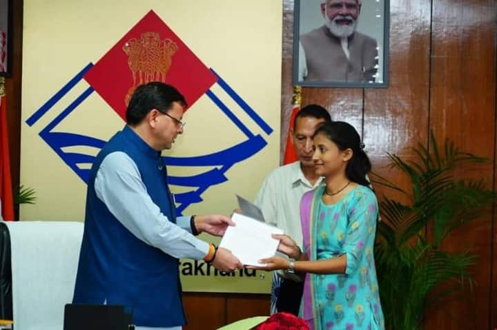 Chief Minister Pushkar Singh Dhami distributed appointment letters to successful candidates Uttarakhand: मुख्यमंत्री पुष्कर सिंह धामी ने सफल अभ्यर्थियों को बांटे अपॉइंटमेंट लैटर, दी शुभकामनाएं