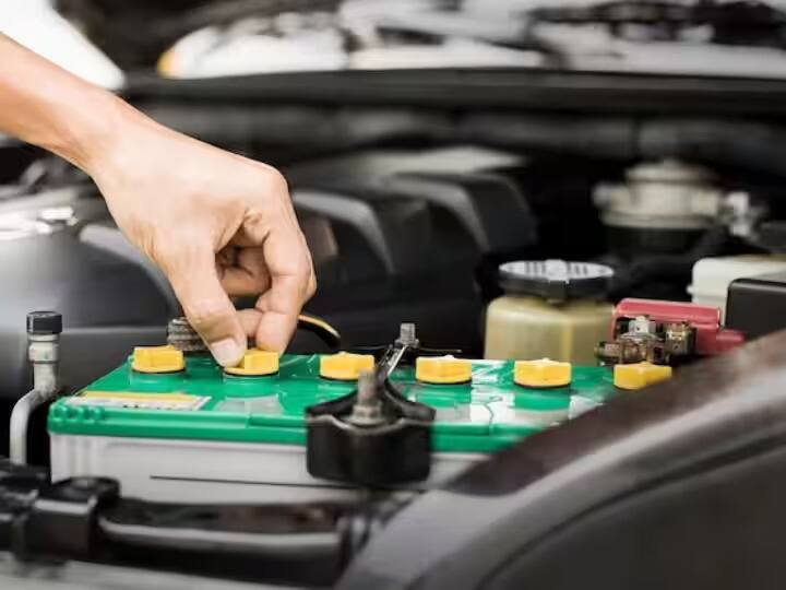 follow these simple tips to increase your cars battery life Car Care Tips: ਇਹ ਆਸਾਨ ਟਿਪਸ ਕਾਰ ਦੀ ਬੈਟਰੀ ਦੀ ਲਾਈਫ ਨੂੰ ਵਧਾ ਦੇਣਗੇ, ਬਸ ਰੱਖਣਾ ਹੋਵੇਗਾ ਇਸ ਤਰ੍ਹਾਂ ਧਿਆਨ