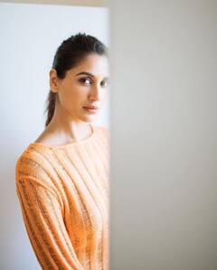 ਔਰੇਂਜ ਆਊਟਫਿਟ 'ਚ ਨਿਕਿਤਾ ਦੱਤਾ ਨੇ ਦਿਖਾਈਆਂ ਬੋਲਡ ਅਦਾਵਾਂ , ਵੇਖੋ ਤਸਵੀਰਾਂ