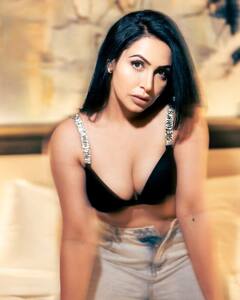 బీబీ బ్యూటీ అందాల సునామీ - గ్లామర్ డోస్ పెంచేసిన నందినీ రాయ్