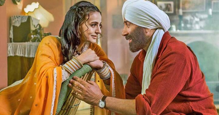 ਇਸ ਫਿਲਮ 'ਚ ਸੰਨੀ ਦਿਓਲ ਦੇ ਸ਼ਾਨਦਾਰ ਕੰਮ ਦੀ ਵੀ ਕਾਫੀ ਤਾਰੀਫ ਹੋਈ ਸੀ। ਇਸ ਫਿਲਮ ਤੋਂ 22 ਸਾਲ ਬਾਅਦ ਰਿਲੀਜ਼ ਹੋਈ 'ਗਦਰ 2' ਵੀ ਬਾਕਸ ਆਫਿਸ 'ਤੇ 500 ਕਰੋੜ ਤੋਂ ਵੱਧ ਦਾ ਕਾਰੋਬਾਰ ਕਰਨ 'ਚ ਕਾਮਯਾਬ ਰਹੀ।