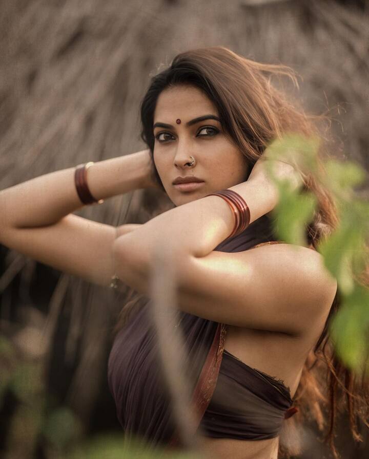 దివి అందమైన ఫోటోలు -Image credit: Divi Vadthya/Instagram
