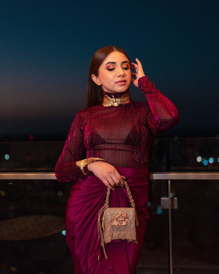 The beauty influencer was raised by her single mother, Kiran Shyam Shroff, whose own modelling career served as an inspiration for her.