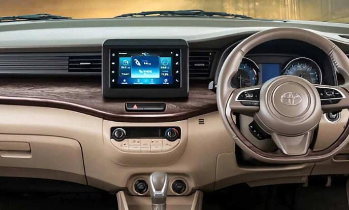 गिअरबॉक्स पर्यायांमध्ये मॅन्युअल आणि टॉर्क कन्व्हर्टर ऑटोमॅटिक समाविष्ट आहेत.