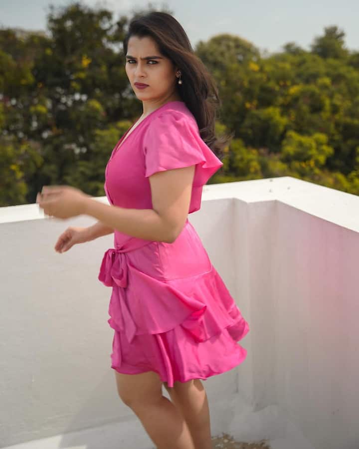 కావ్య కళ్యాణ్‌రామ్ తన ఫొటోలు ఇన్‌స్టాగ్రామ్‌లో షేర్ చేశారు.