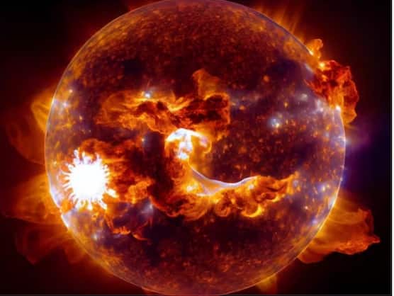 ਜੇਕਰ ਤੁਸੀਂ ਇਸ ਨੂੰ ਬਹੁਤ ਜ਼ਿਆਦਾ ਕਰੀਬ ਤੋਂ ਦੇਖਦੇ ਹੋ ਜਾਂ ਇਸ ਨੂੰ ਨੇੜਿਓਂ ਦੇਖਦੇ ਹੋ, ਤਾਂ ਪਤਾ ਲੱਗ ਜਾਂਦਾ ਹੈ ਕਿ ਸੂਰਜ ਤੋਂ ਕੁਝ ਲਾਟਾਂ ਬਾਹਰ ਨਿਕਲ ਰਹੀਆਂ ਹਨ। ਕਈ ਵਾਰ ਇਹ ਇੰਨੇ ਵੱਡੇ ਖੇਤਰ ਵਿੱਚ ਵਾਪਰਦਾ ਹੈ ਕਿ ਜੇਕਰ ਇਹ ਧਰਤੀ ਦੇ ਨੇੜੇ ਆ ਜਾਵੇ ਤਾਂ ਇਹ ਧਰਤੀ ਨੂੰ ਬਹੁਤ ਪ੍ਰਭਾਵਿਤ ਕਰ ਸਕਦਾ ਹੈ।