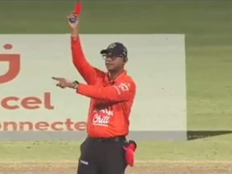 Watch: Sunil Narine Receives First-Ever Red Card In CPL, Kieron Pollard Outraged Over Rule Watch: Sunil Narine Receives First-Ever Red Card In CPL, Kieron Pollard Outraged Over Rule