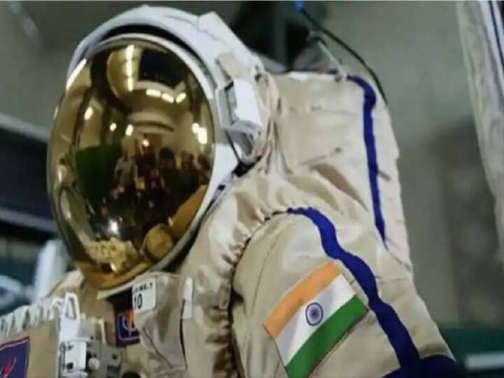 Union Minister Jitendra Singh has said that the test run for the Gaganyaan project to send humans into space will begin from October. Gaganyaan: ககன்யான் திட்டத்தில் இடம்பெற்ற வியோமித்ரா ரோபோ.. அக்டோபர் மாதத்தில் நடக்கப்போவது என்ன?