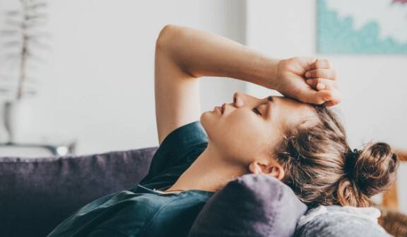 काळजी (Worry): चिंता केल्यानं तुमचं आरोग्य आणि मानसिक स्थिती खालावते, त्यामुळे तसे विचार करणं टाळावं.