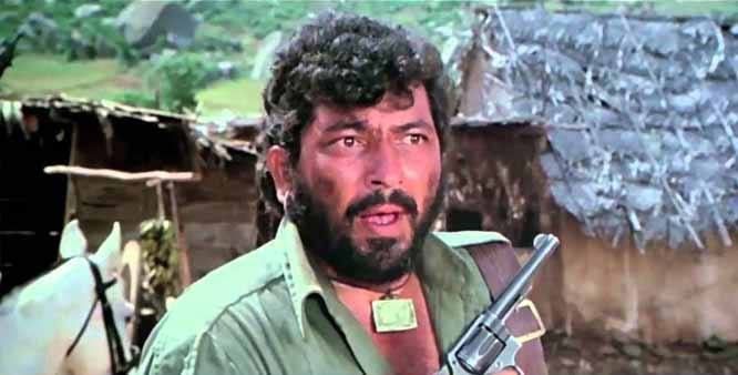 हम बात कर रहे हैं फिल्म शोल में गब्बर का रोल निभाने वाले अमजद खान की. जिन्होंने अपने इस किरदार के जरिए लोगों के दिलों पर अमिट छाप छोड़ी थी. एक्टर अब इस दुनिया में नहीं है लेकिन आज भी लोग उन्हें इसी नाम से जानते हैं. ऐसे में हम आपके लिए गब्बर का एक फनी किस्सा ढूंढकर लाए है.