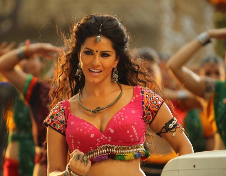 सनी लियोनी को एक फिल्म ऑफर हुई थी बेइमान लव. इसमें उन्हें इंटिमेट सीन करने के लिए कहा गया था, पर सनी इसके लिए नहीं मानीं.