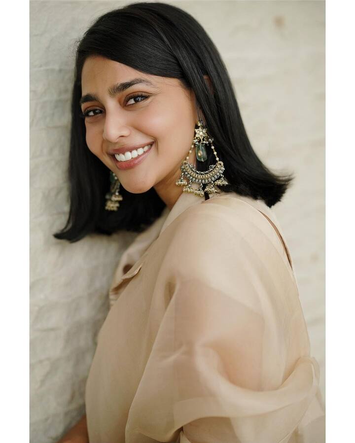 The diva is stealing hearts with her alluring look. (All Image: @aishu__/instagram.)