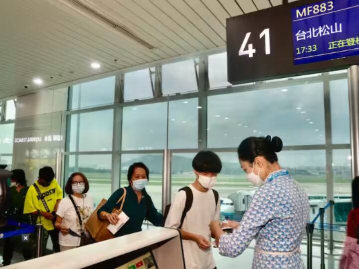 China Drops Covid-19 Testing Requirement for incoming travelers China Covid-19: चीन आने वालों को अब नहीं दिखानी होगी कोविड टेस्ट रिपोर्ट, मजबूरन लेना पड़ा सरकार को फैसला