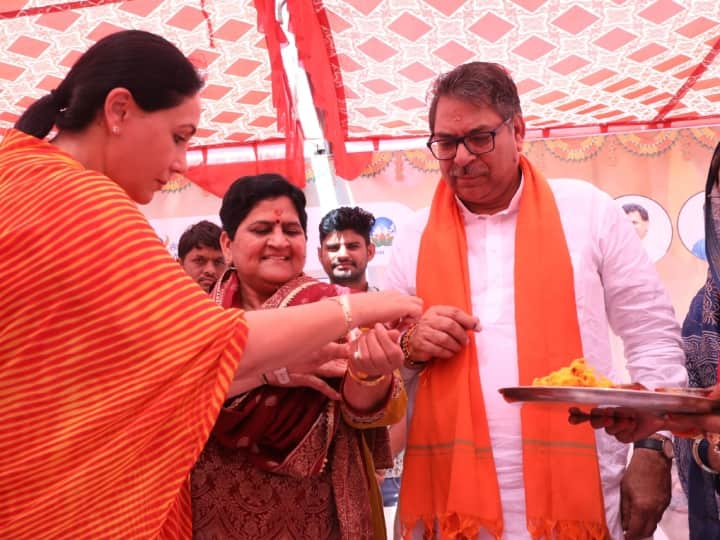 diya kumari Ties Rakhi to satish poonia Celebrates Rakshabandhan 2023 with BJP Leaders ANN Rajasthan: सांसद दीया कुमारी ने सतीश पूनियां को बताया 'संत', कहा- छोटी बहन के रूप में...