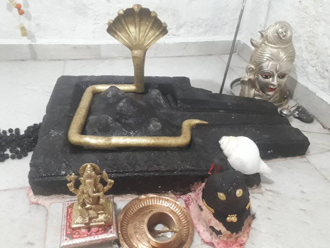 Shravan Somvar Vrat 2023 : पाच पिंडी असणाऱ्या अनोख्या महादेव मंदिराची कहाणी, कुंतीने येथे केली होती पुत्रप्राप्तीसाठी तपश्चर्या Shravan Somvar Vrat 2023 know history of hemadpanthi dhonda mahadev temple in solapur marathi news Shravan Somvar Vrat 2023 : पाच पिंडी असणाऱ्या अनोख्या महादेव मंदिराची कहाणी, कुंतीने येथे केली होती पुत्रप्राप्तीसाठी तपश्चर्या