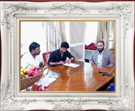 லைகா தயாரிப்பில் விஜய்யின் மகன் சஞ்சய் இயக்குநராக அறிமுகம் ஆகிறார்.