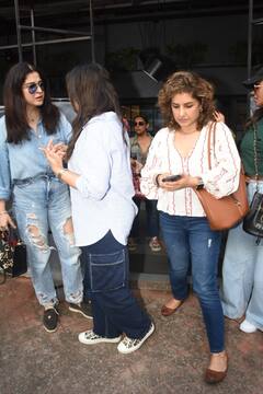 Photos: ગર્લ ગેંગ સાથે જોવા મળી ગૌરી ખાન, સ્ટાયલિશ લુકમાં ફ્રેન્ડ્સ સાથે આપ્યા પોઝ