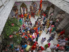 Devotees Across India Mark Culmination Of 'Shravan' With Solemn Monday Prayers. IN PICS
