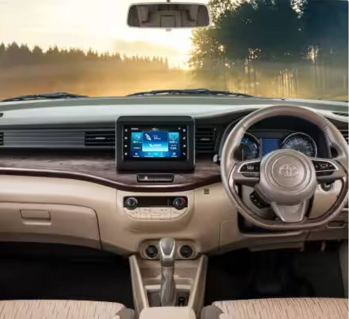 ਮਸ਼ਹੂਰ ਕਾਰ ਕੰਪਨੀ Toyota ਨੇ ਆਪਣੀ ਨਵੀਂ MPV Toyota Rumian ਦੀ ਬੁਕਿੰਗ ਅਤੇ ਕੀਮਤਾਂ ਦਾ ਖੁਲਾਸਾ ਕੀਤਾ ਹੈ। Rumion MPV ਦੀ ਐਕਸ-ਸ਼ੋਰੂਮ ਕੀਮਤ 10.29 ਲੱਖ ਰੁਪਏ ਤੋਂ ਸ਼ੁਰੂ ਹੁੰਦੀ ਹੈ। ਇਹ 6 ਵੇਰੀਐਂਟ 'ਚ ਵਿਕਰੀ ਲਈ ਉਪਲੱਬਧ ਹੋਵੇਗਾ। ਡਿਲੀਵਰੀ ਦੀ ਗੱਲ ਕਰੀਏ ਤਾਂ ਟੋਇਟਾ ਮੁਤਾਬਕ ਇਹ 8 ਸਤੰਬਰ ਤੋਂ ਸ਼ੁਰੂ ਹੋਵੇਗੀ।