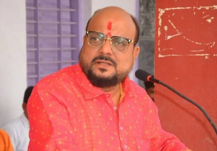 Jalgaon latest News Shiv Sena expected to win in Jalgaon constituency, Minister Gulabrao Patil appeals to workers maharashtra news Gulabrao Patil : तुम्ही हरले तर पावती माझ्या नावावर फाटेल, मात्र मी हरलो तर फटाके तुमच्या घराजवळ फुटतील : गुलाबराव पाटील 