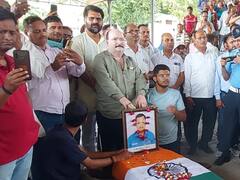 उन्नाव में एयरफोर्स के जवान का हुआ अंतिम संस्कार, राजस्थान में ड्यूटी के दौरान गिरने से हो गई थी मौत