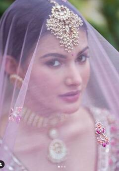 Amyra Dastur: ਦੁਲਹਨ ਦੇ ਜੋੜੇ 'ਚ ਅਮਾਇਰਾ ਦਸਤੂਰ ਨੇ ਮਚਾਈ ਤਬਾਹੀ, ਗੁਲਾਬੀ ਪਹਿਰਾਵੇ 'ਚ ਛਾਇਆ ਅਦਾਕਾਰਾ ਦਾ ਖੂਬਸੂਰਤ ਅੰਦਾਜ਼